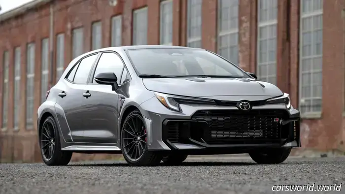La Toyota GR Corolla 2026 non è più la hot hatch conveniente