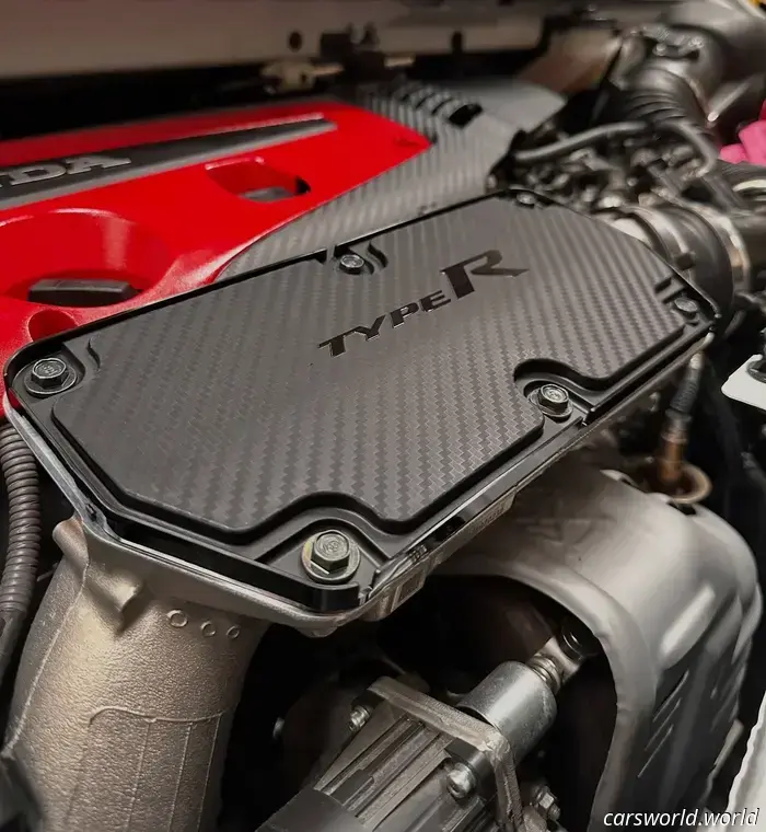 Honda Odyssey Equipped with a Civic Type R Engine and 6-Speed Manual Dominates SEMA