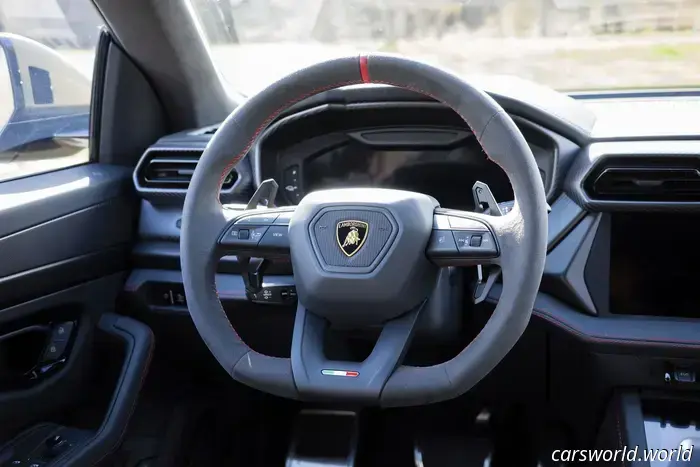 2025 Lamborghini Urus SE Recensione: Il Super SUV Unapologetically sciocco