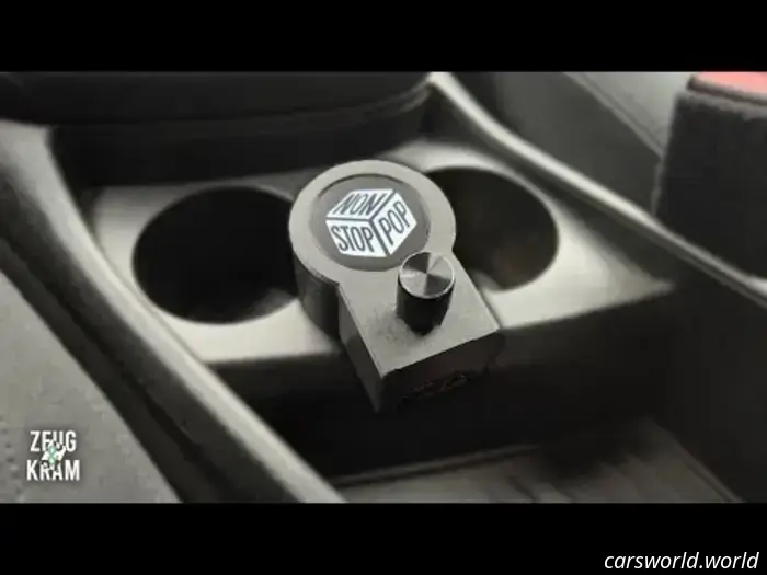 Todas las emisoras de radio del GTA se pueden reproducir en la vida real en el coche de este tipo.