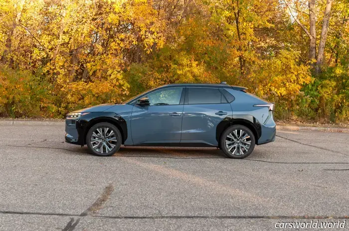 Recensione della Subaru Solterra 2026: Eclissando i suoi fratelli Lexus e Toyota