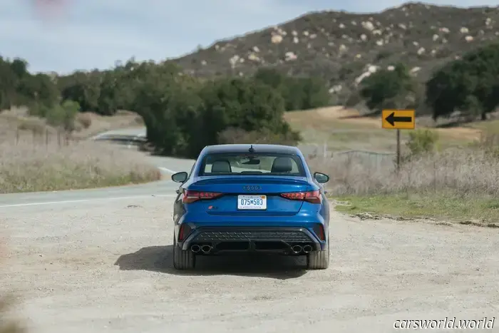 2025 Audi S3 Prima guida Recensione: sobrio e rapido