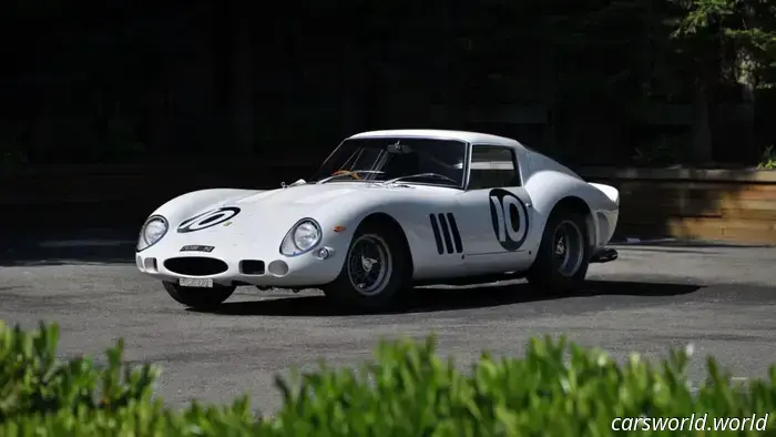 Единственный Ferrari 250 GTO, выполненный в белом цвете, будет выставлен на аукцион.