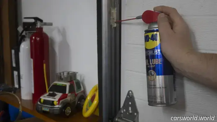 WD-40 Specialist Gel Lube protegge il metallo e rimane nel punto in cui viene spruzzato