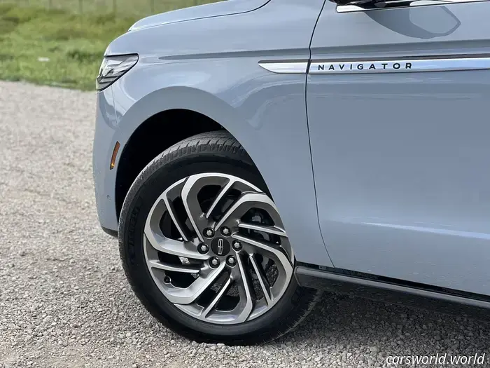 Revisión del Lincoln Navigator First Drive 2025: Un Día de Spa Móvil de $100K