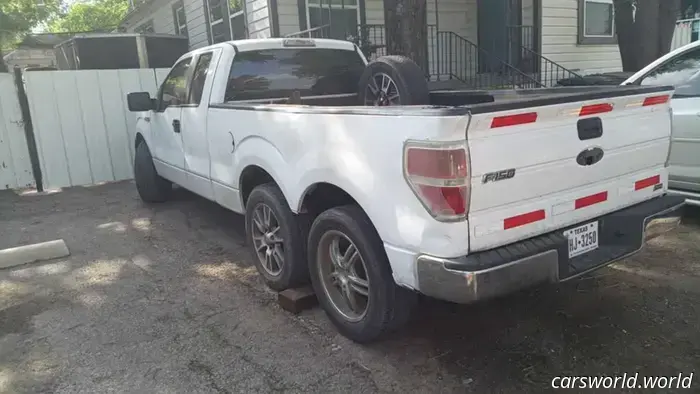 Этот базовый рабочий грузовик Ford F-150 с шестью колесами воплощает в себе Чьи-то Надежды и мечты