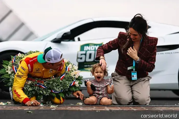Cómo el ganador de Indy 500, Alex Palou, y Honda están Dominando la Era Híbrida de IndyCar
