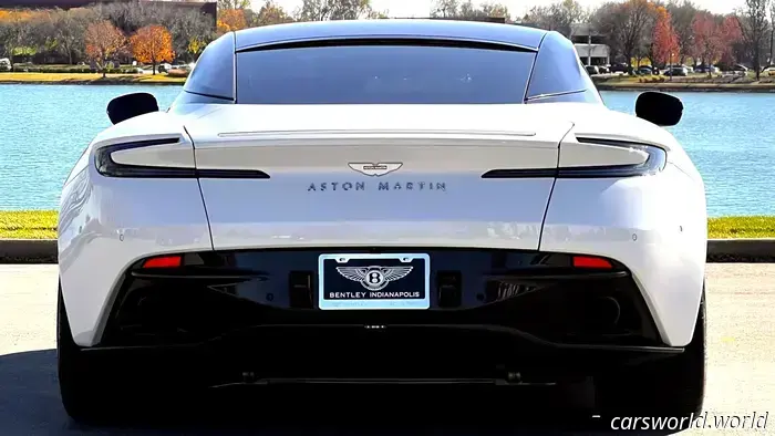 Questa Aston DB12 quasi nuova ha perso abbastanza valore da poter comprare una nuova BMW M5 | Carscoops