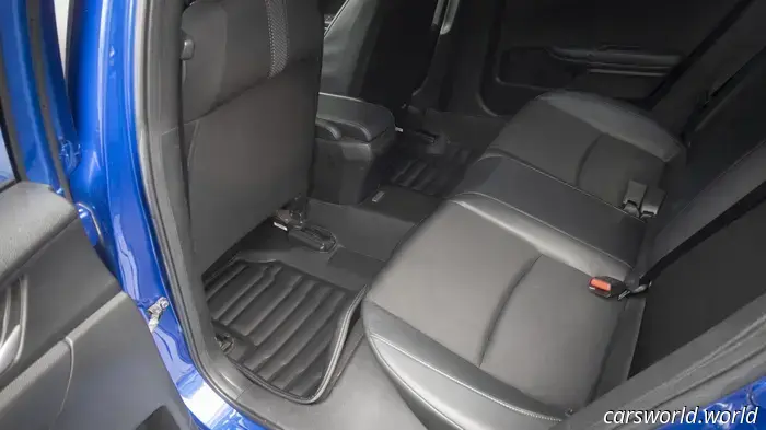 Автомобильные коврики TuxMat преобразили этот Honda Civic, придав ему вид представительского автомобиля.