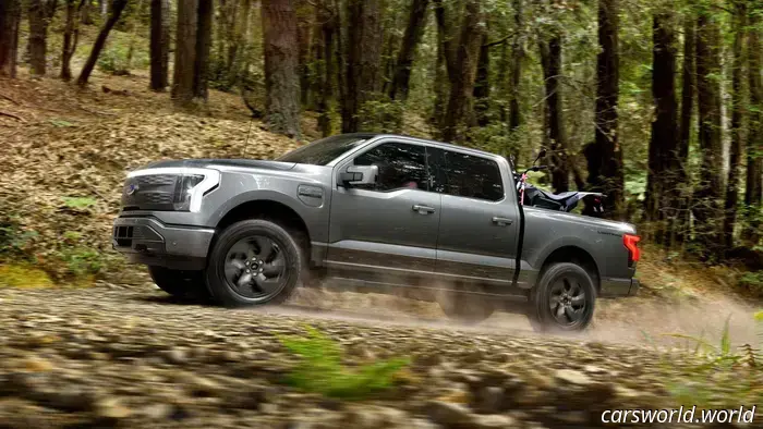 Электрический Ford F-150 Lightning снят с производства — у следующего поколения будет бензиновый двигатель в качестве резервного варианта.