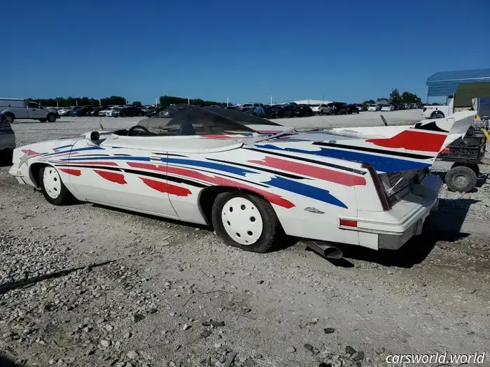 Este Loco Oldsmobile Con Techo de Burbuja Era una Leyenda Local. Ahora está en Copart