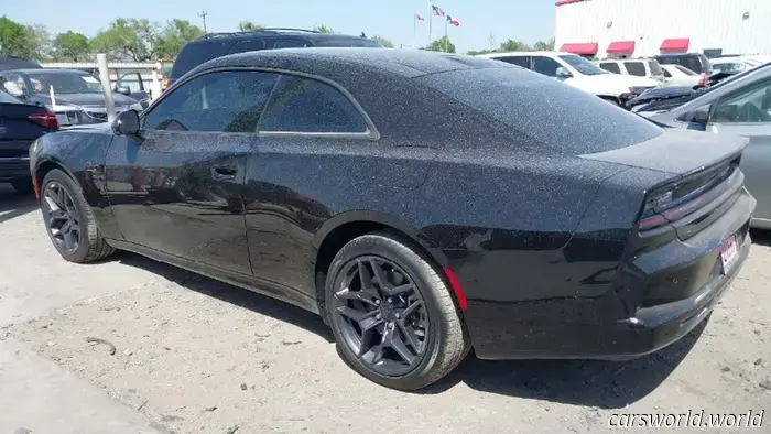 El primer Dodge Charger EV Destrozado Está Listo para su Intercambio Hemi V8