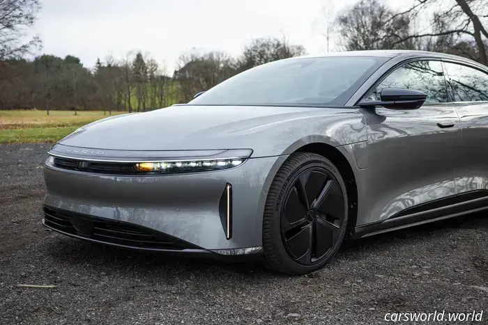 Lucid Air Touring делает так много правильно, что проще простить то, что он делает неправильно. К тому же, ты его видел?