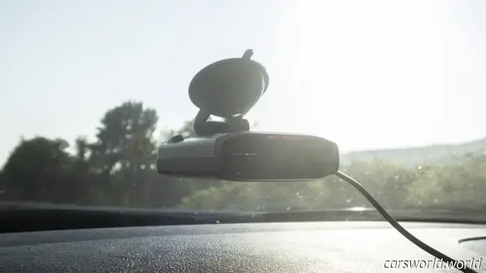 Le auto moderne causano danni ai rilevatori di radar. Ecco come Escort si adatta