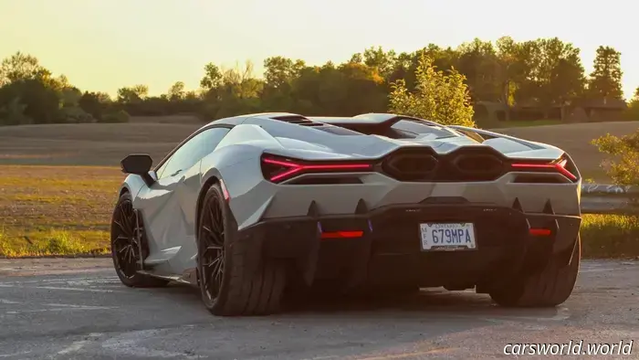 Lamborghini dice que su nuevo sensor de IA puede corregir tu mala conducción en tiempo real.