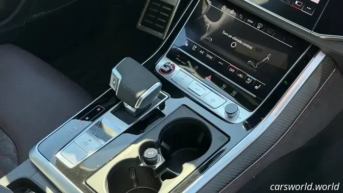 Audi RSQ8 2025 года: анализ преимуществ и недостатков — форма и функциональность приведены к идеалу.