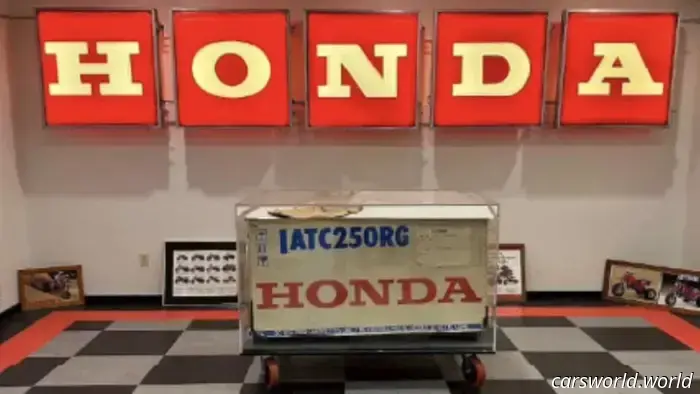 el 'Santo Grial' Honda de tres ruedas de 1986 todavía en caja se vende por 200.000 dólares