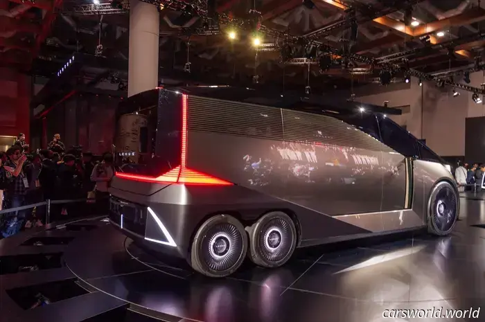 Ecco perché Lexus ritiene che sia giunto il momento dei furgoni a sei ruote