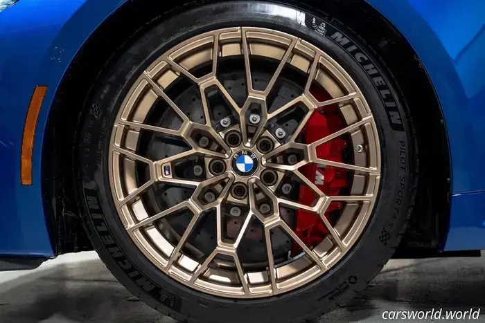 Prima prova su strada della BMW M2 CS 2026: 108.000 dollari e in pista si comporta come tale