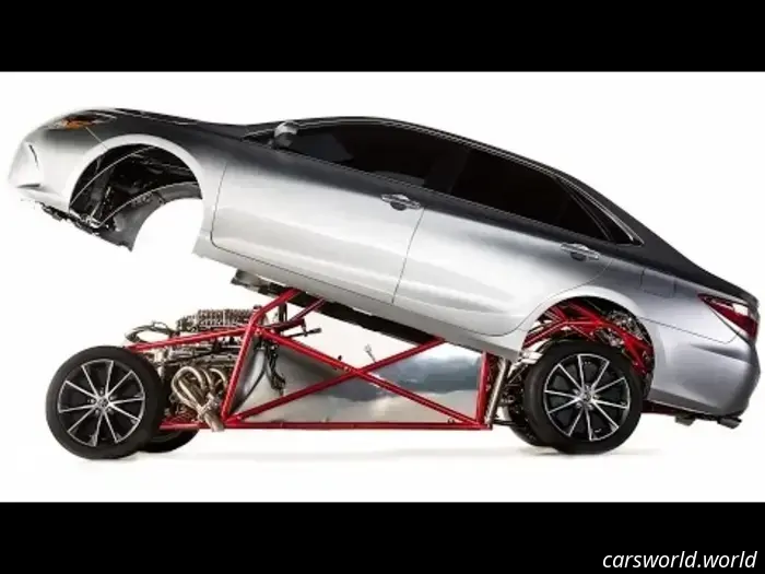 El último Toyota Camry Sleeper V8 de Toyota sigue siendo una de las Mejores Construcciones de fábrica