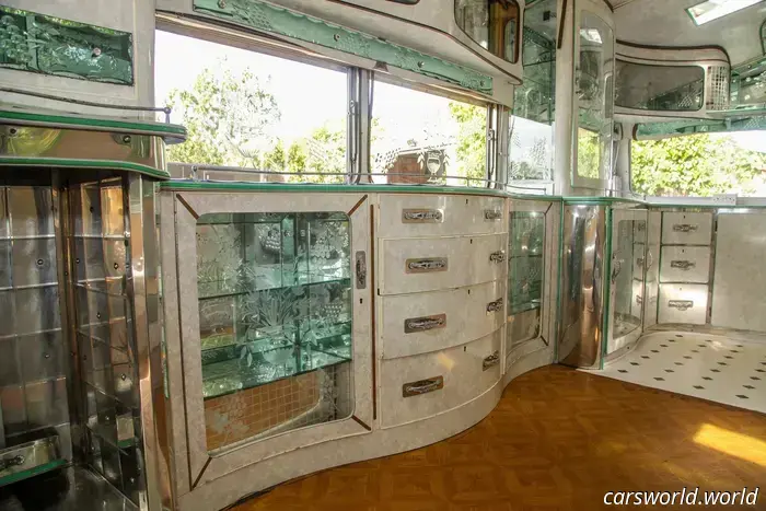 Il tuo Airstream non regge il confronto con questa roulotte Vickers degli anni '50.