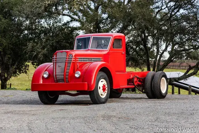 Questa incredibile collezione di rari autocarri da lavoro antichi andrà all'asta