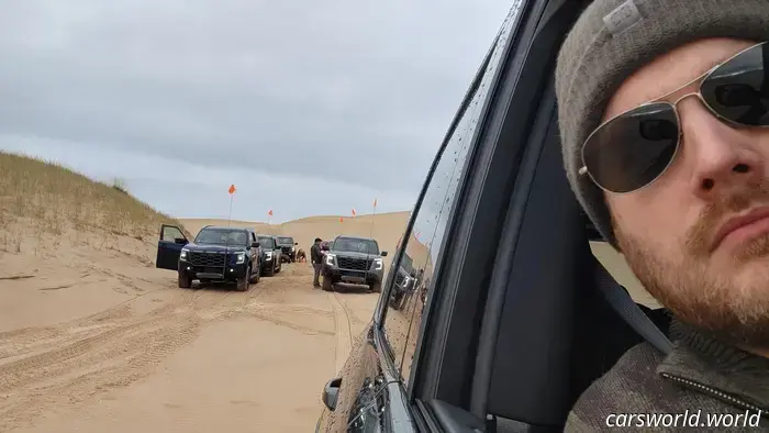 ¡Oye tú, con el paquete todoterreno de lujo! ¡Ve a pisar la arena!