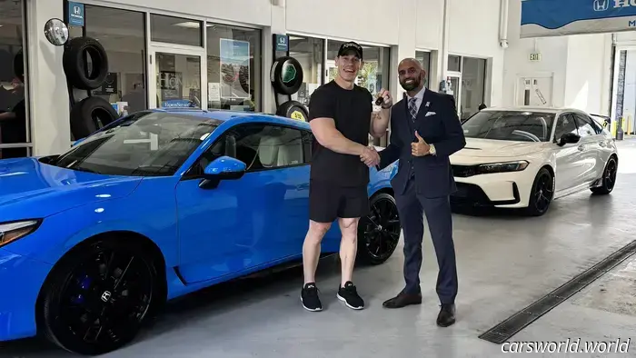 John Cena acaba de añadir un Prelude a su creciente colección de Hondas.