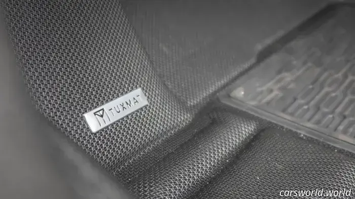 Автомобильные коврики TuxMat преобразили этот Honda Civic, придав ему вид представительского автомобиля.