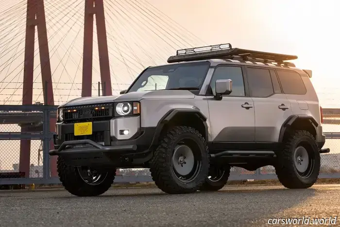 Il giudizio è ancora sospeso su questo Toyota Land Cruiser da esposizione con gomme da 37 pollici.