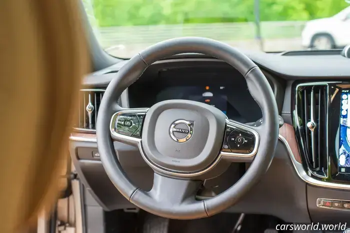 2025 Volvo V60 Cross Country Review: Remains Distinctive, Yet Beginning to Show Its Age