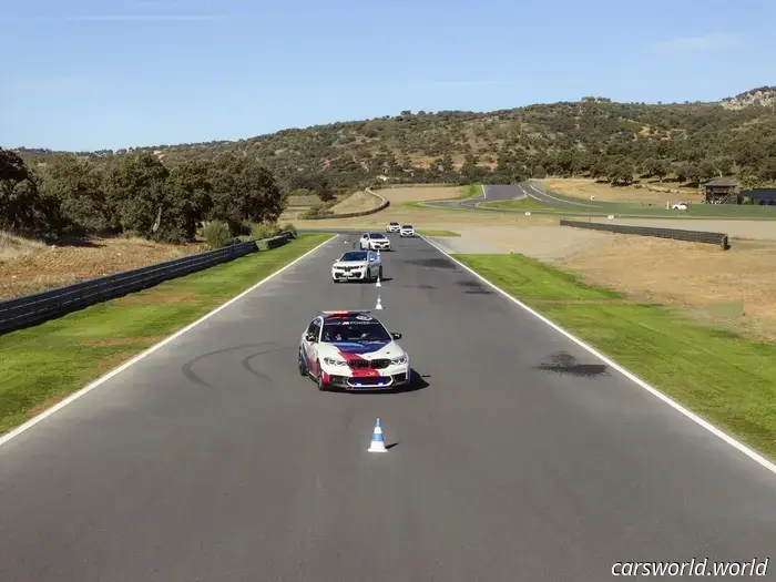 2027 BMW iX3 — Prima prova su strada: migliore del miglior modello BMW