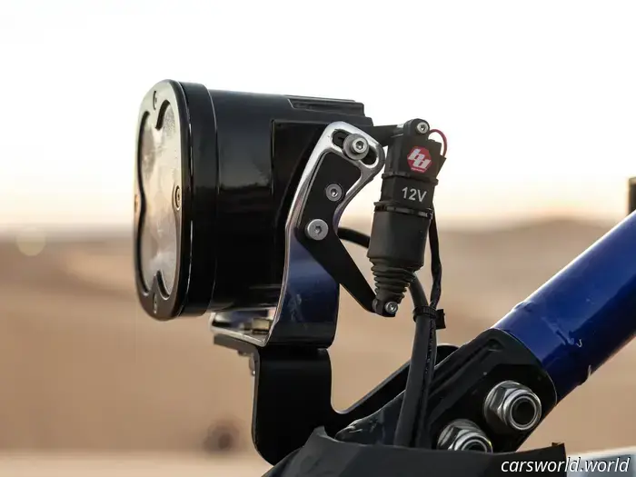 Questo nuovo gadget ti permette di orientare le luci fuoristrada dal sedile del conducente.