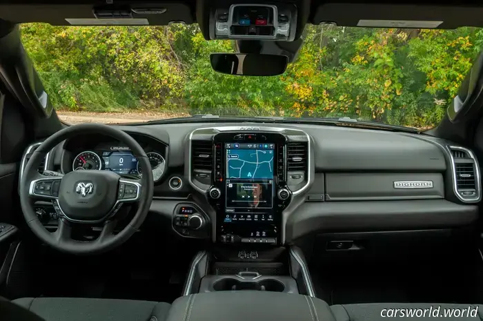 Recensione della Ram 1500 Hemi V8 2026: peggiore dell'Hurricane I6, ma fa un sacco di rumore