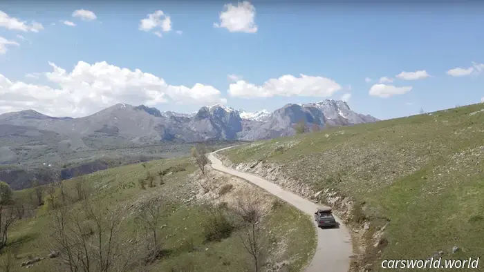 Este tipo conduce casualmente su viejo BMW Serie 5 desde Alemania a Asia y de regreso