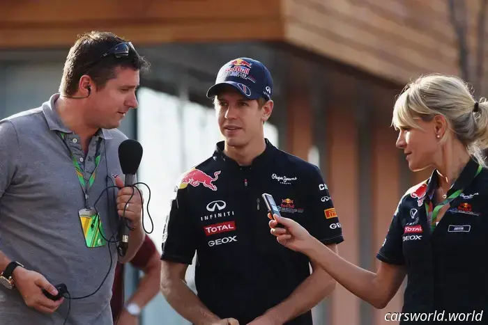 Dallo spegnersi dei semafori all'ultimo giro: un'intervista esclusiva a 'Crofty', la voce della F1