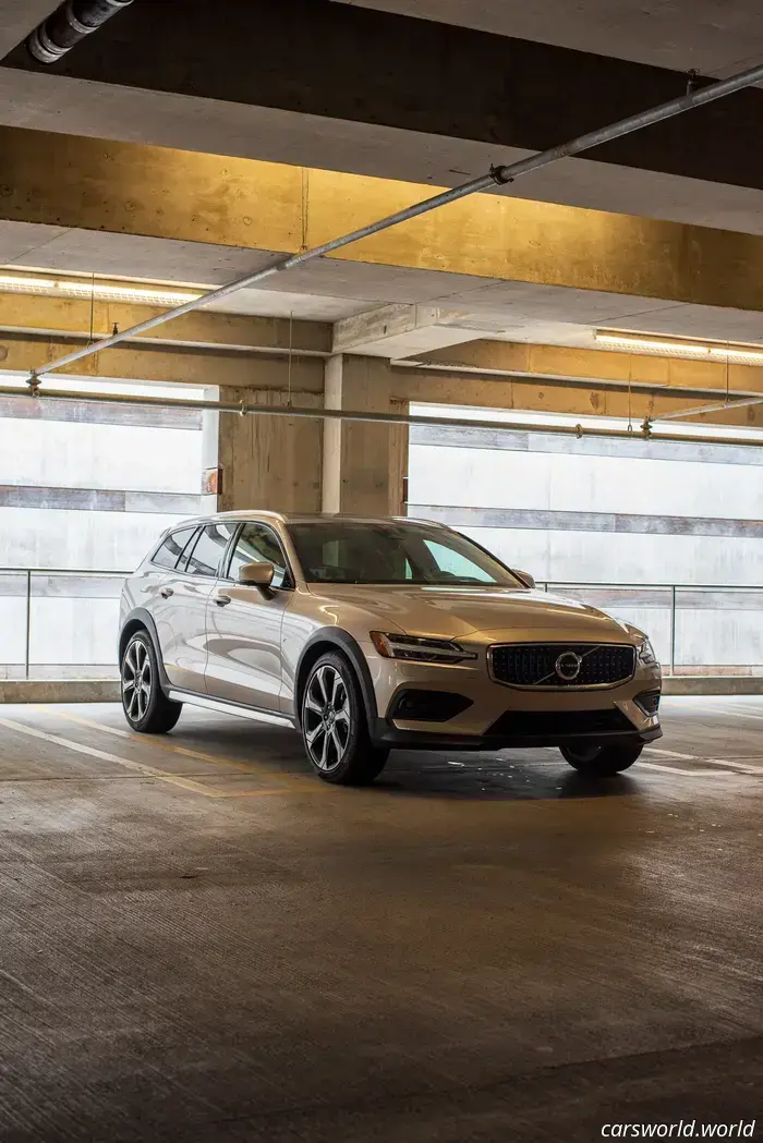 2025 Volvo V60 Cross Country Review: Remains Distinctive, Yet Beginning to Show Its Age