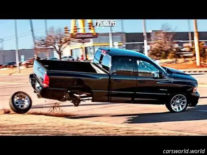 Dodge Ram SRT-10 лишился колеса в результате аварии на Cars and Coffee