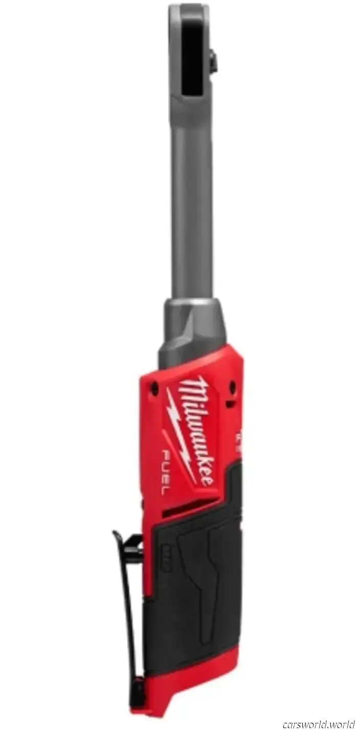 Получите бесплатную батарею M18 со скидками Milwaukee BOGO на Ace Hardware