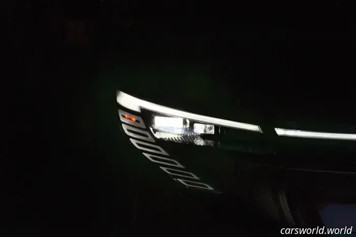 В новом Nissan Leaf есть множество пасхалок к 300ZX.