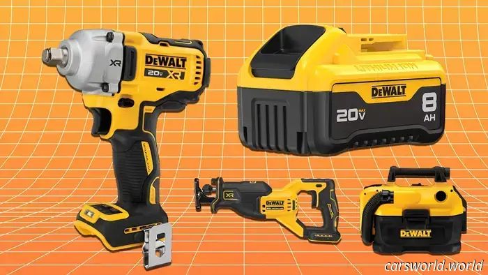 Аккумулятор стоимостью $200 в подарок при покупке по BOGO-предложениям DeWalt в День президента в магазине Lowe's.