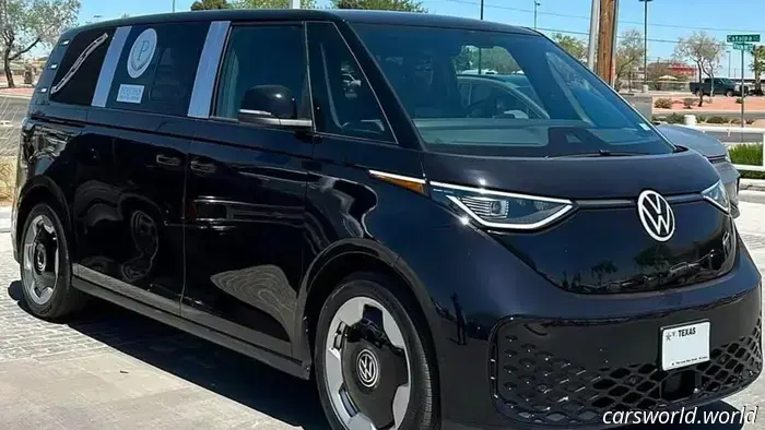 Alguien convirtió el Alegre Zumbido del VW ID en un Coche Fúnebre