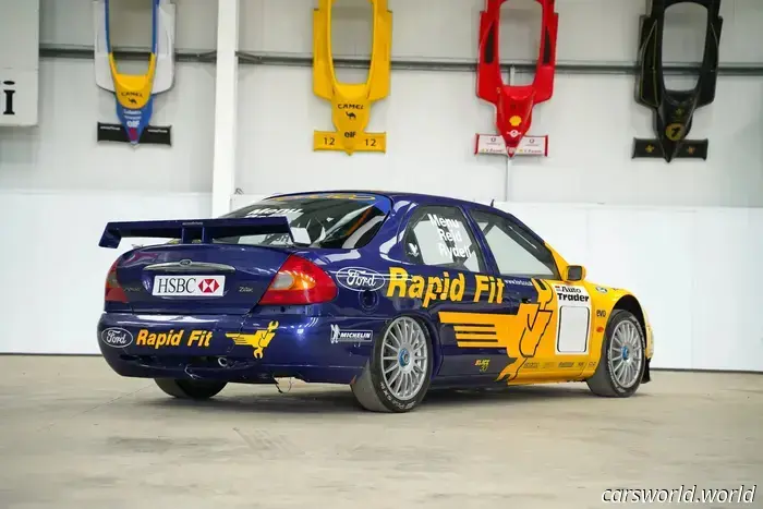 Ford Convirtió Esta Leyenda De Los Turismos De Los 90 En un Simulador De Carreras. Ahora Está A La Venta