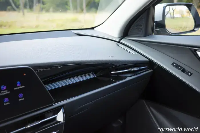 2025 Kia Niro Plug-In Hybrid Review: Excelling in a Single Aspect