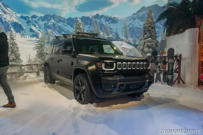 Jeep отказывается сказать, подходят ли 35-дюймовые шины для Recon EV.