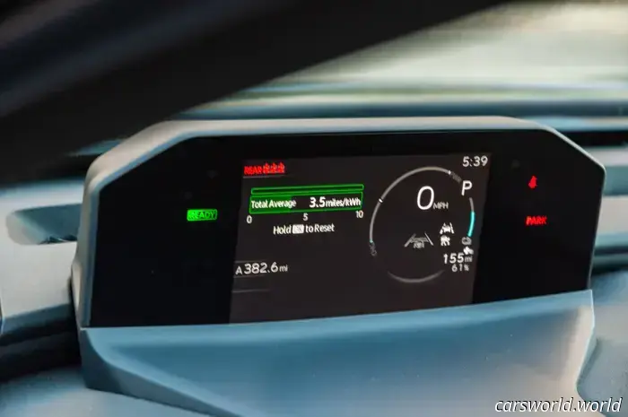 Recensione della Subaru Solterra 2026: Eclissando i suoi fratelli Lexus e Toyota