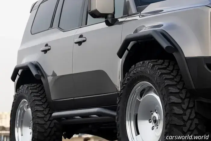 Il giudizio è ancora sospeso su questo Toyota Land Cruiser da esposizione con gomme da 37 pollici.