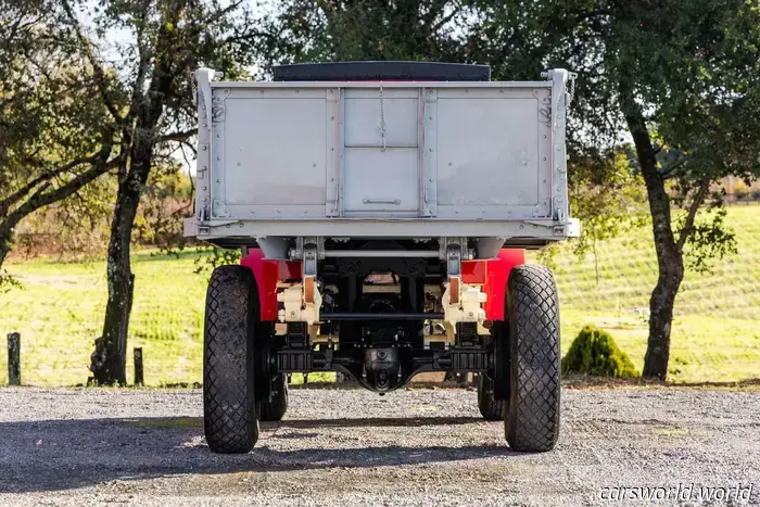 Questa incredibile collezione di rari autocarri da lavoro antichi andrà all'asta