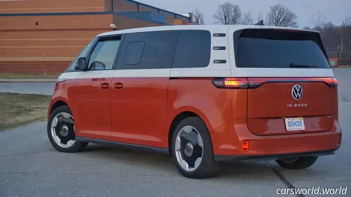 Обзор плюсов и минусов Volkswagen ID Buzz 2025 года выпуска: Сила любви над логикой