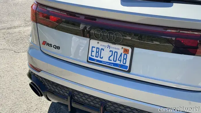Audi RSQ8 2025 года: анализ преимуществ и недостатков — форма и функциональность приведены к идеалу.